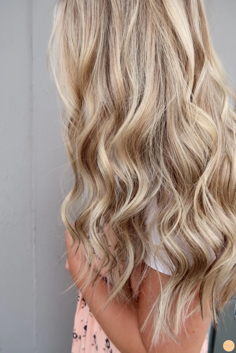 Sommarblond hårfärg med slingor 2019