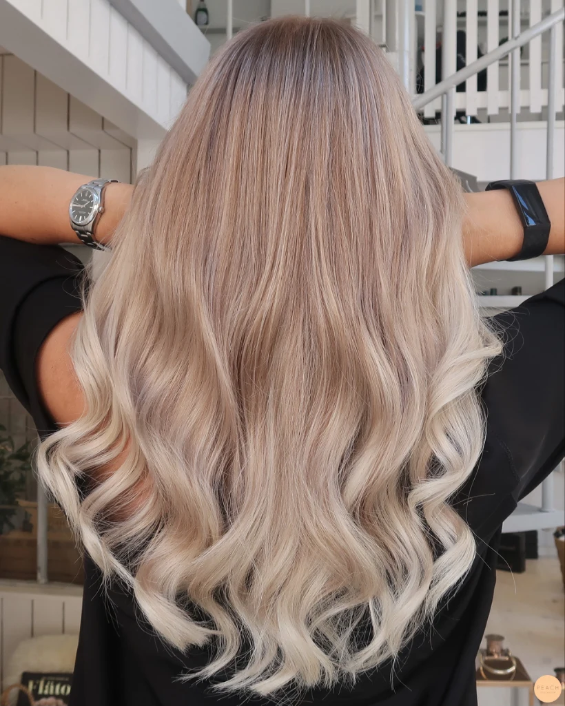 Lyxigt blond hårfärg hairtalk stockholm