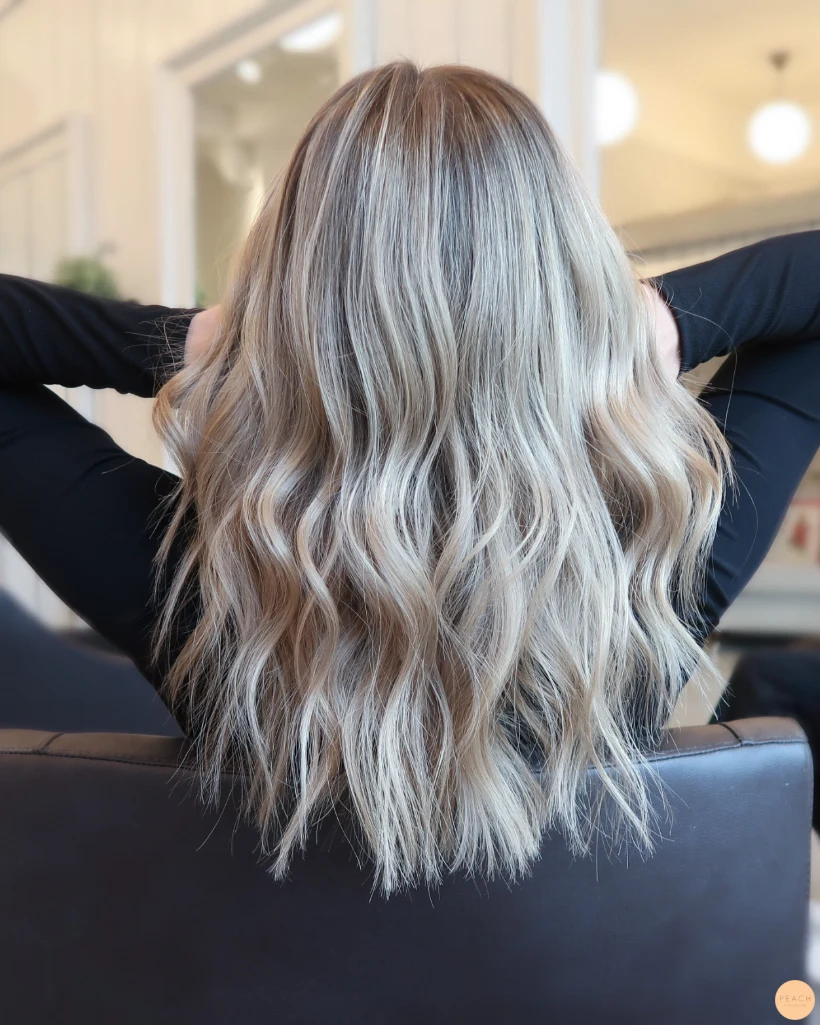 Beige blond hårfärg med babylights
