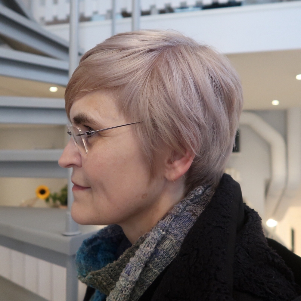 Avfärgning från rött till grått hår
