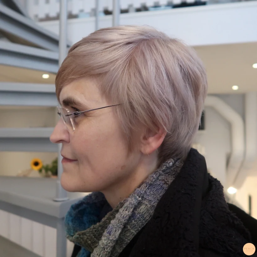 Avfärgning från rött till grått hår