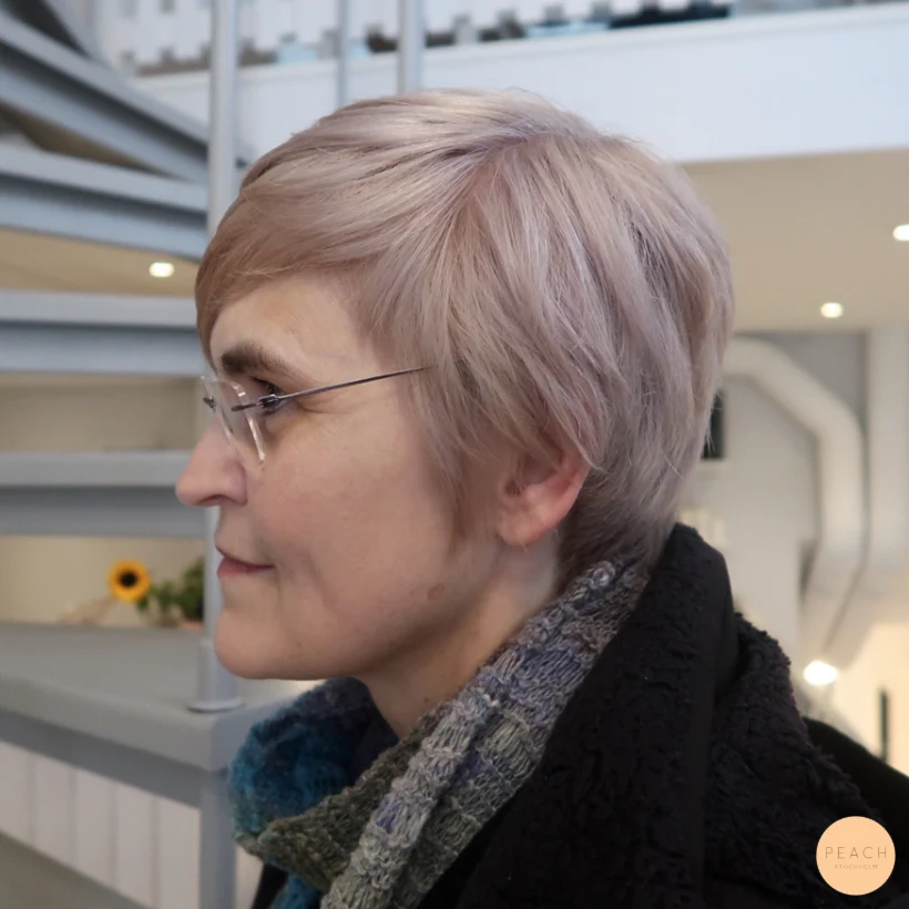 Avfärgning från rött till grått hår