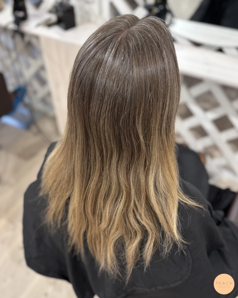 Scandi blonde hair med Olaplex