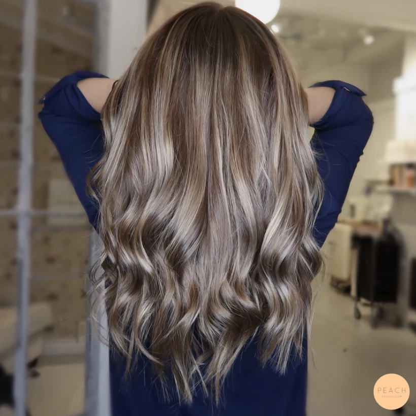 Bronde hårfärg med highlights och lowlights