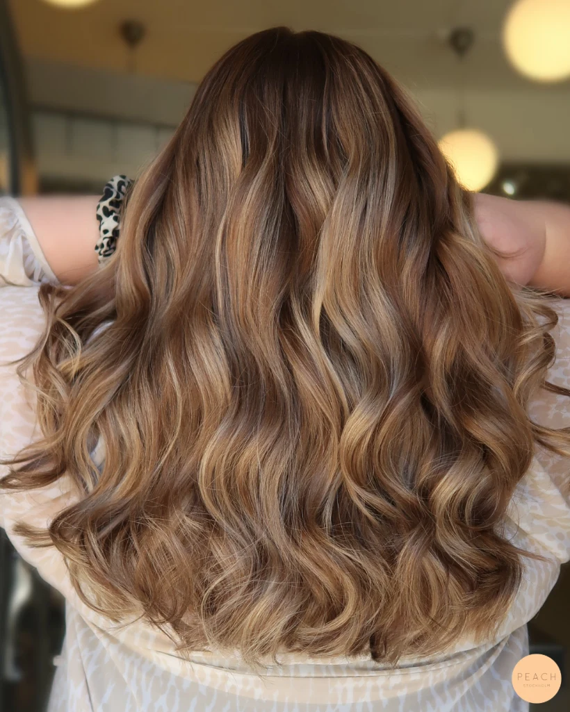 Bronde hårfärg med lowlights och highlights