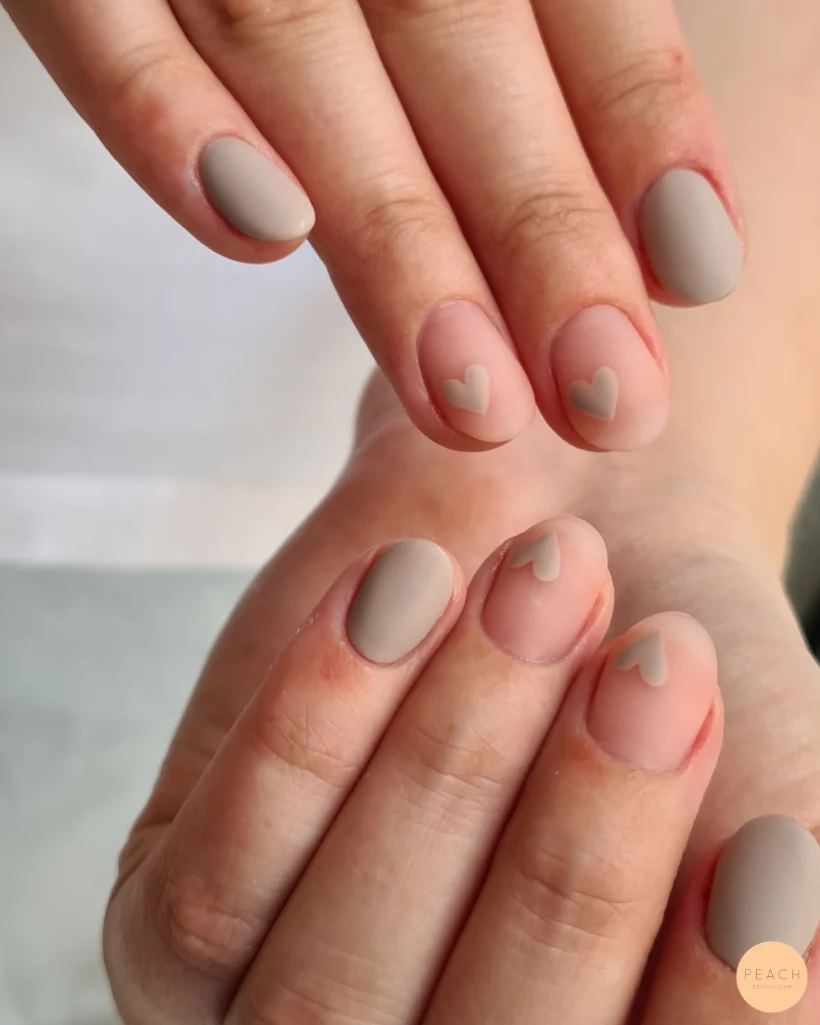 Nageldesign med hjärtan