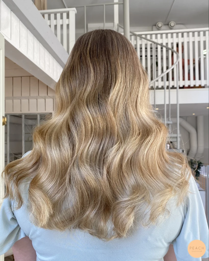 Blonde balayage med krämig ton
