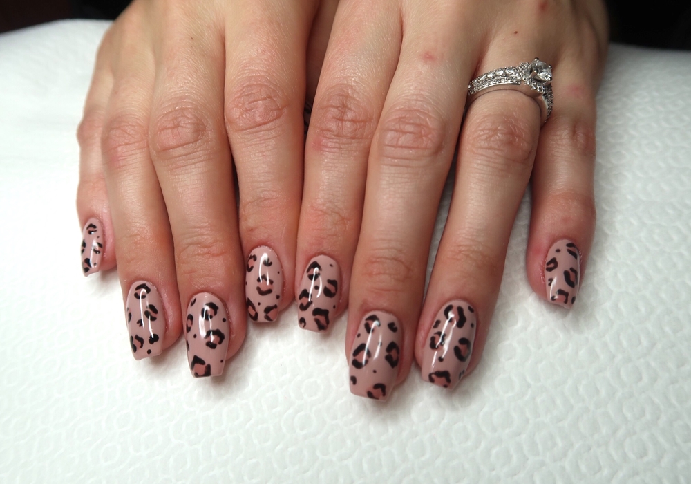 Polygel förlängning med leopardmönster - före & efter