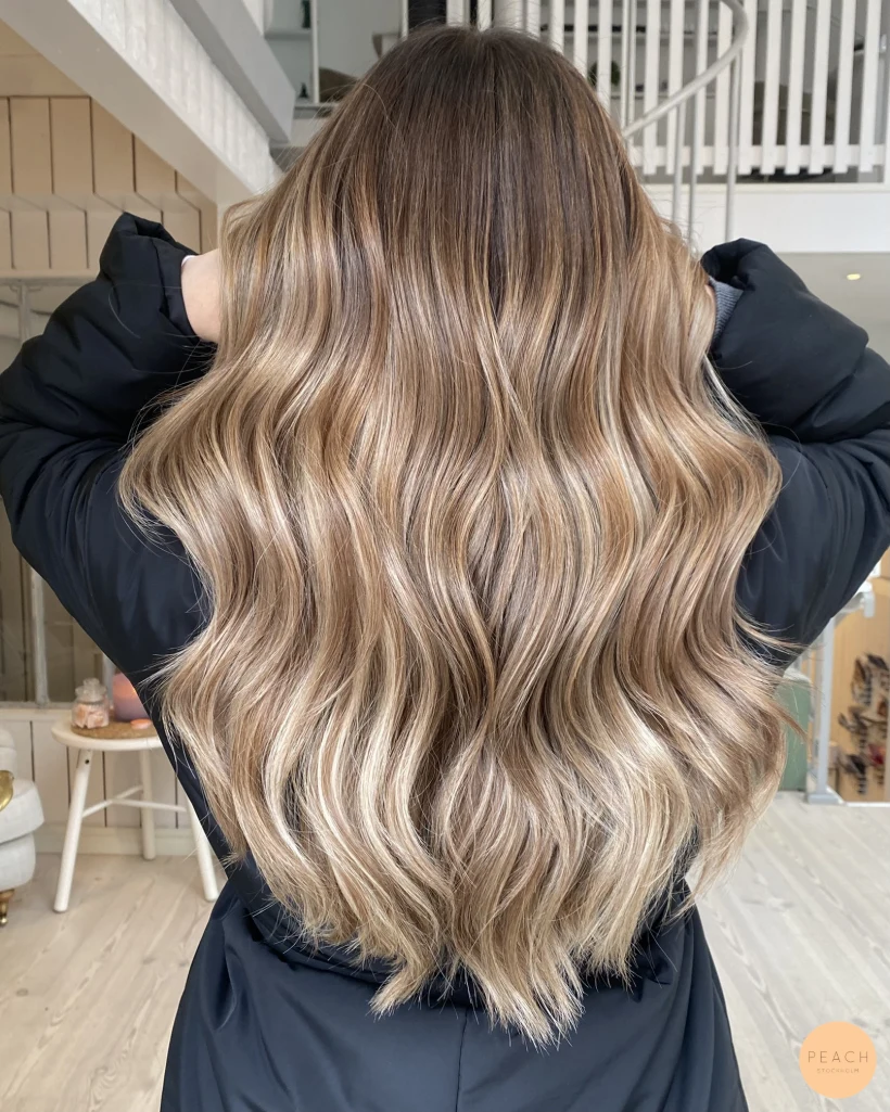 Creamy blonde hair – salongsresultat av Josefine Eklund, 13 april 2023