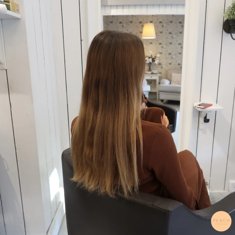 Honungsblond hårfärg med karamell- och koppartoner