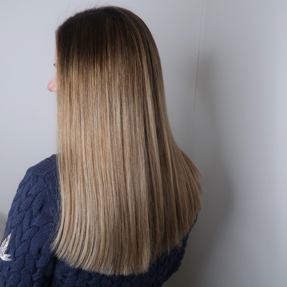 Balayage blond med sval nyansering