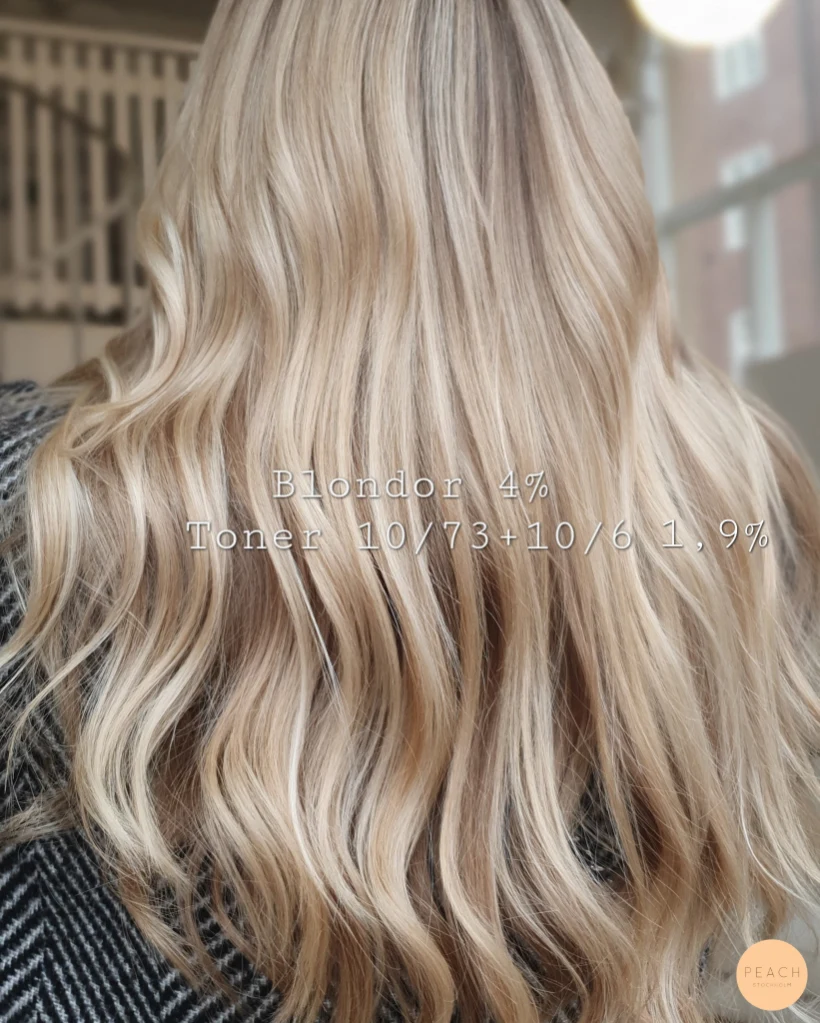 Beige Blond med röda toner