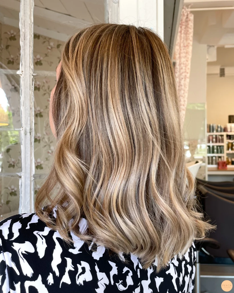 Kall beige blond hårfärg