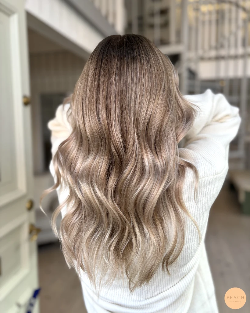 Blond Balayage med mjuka teasylights