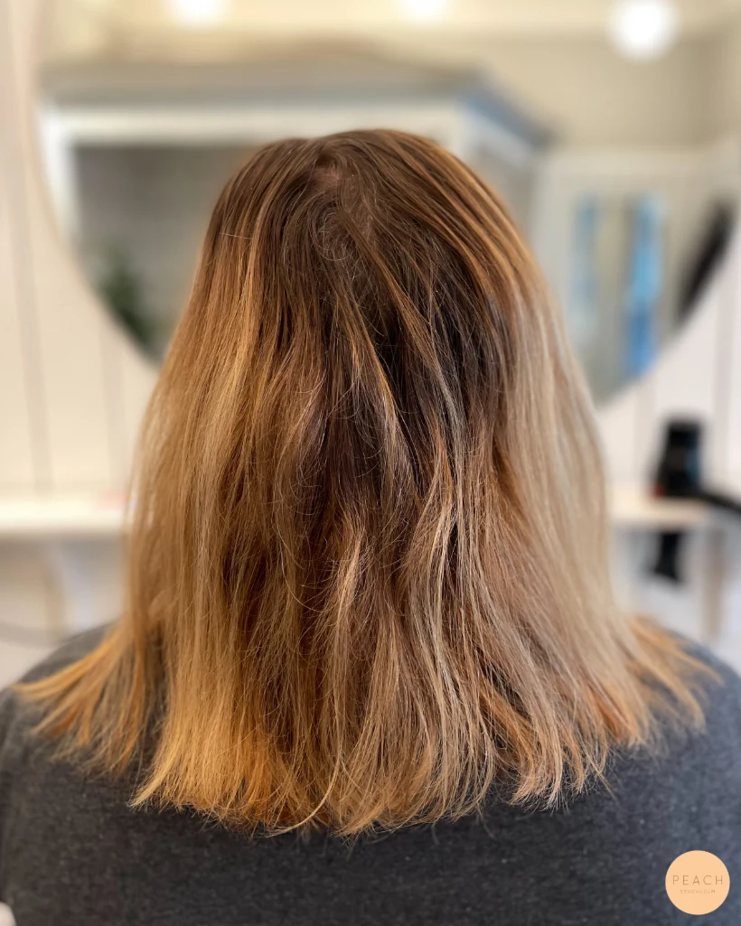 Koppar blond hårfärg med root shadow