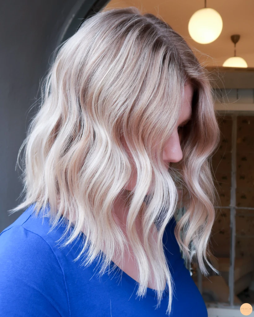 Blond hårfärg i lob frisyr