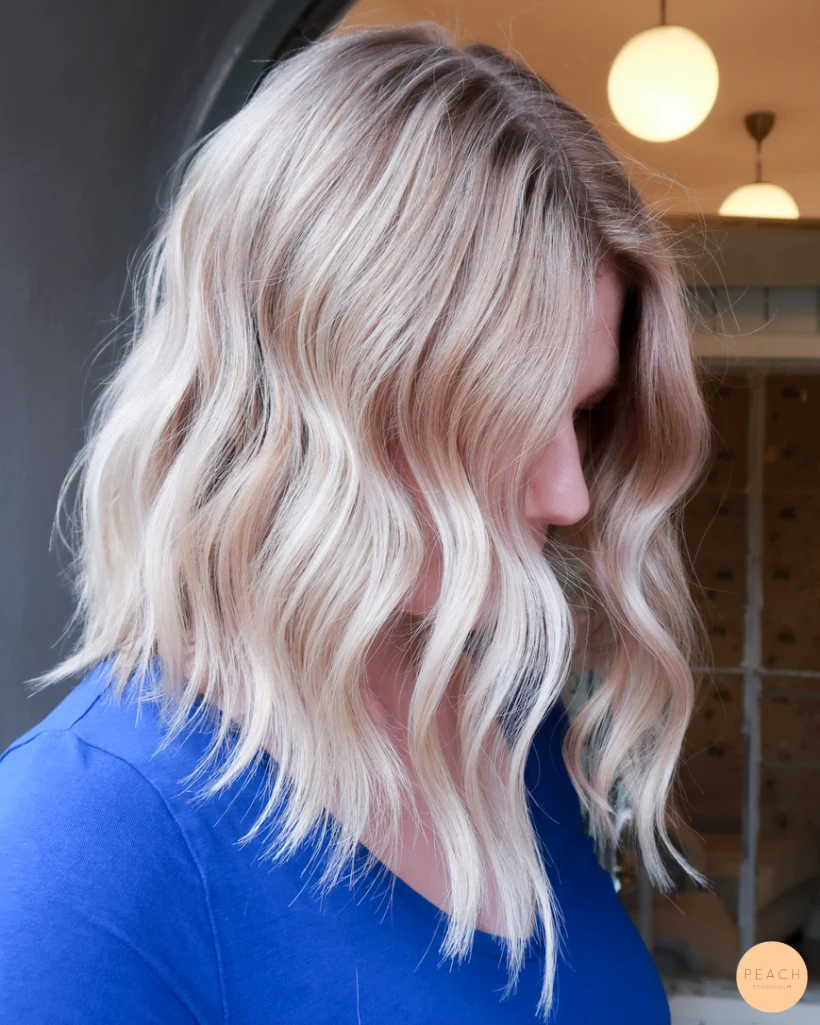 Blond hårfärg i lob frisyr