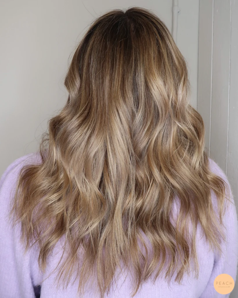 Beige blond hårfärg med ljusa slingor – inspiration 9 februari 2021