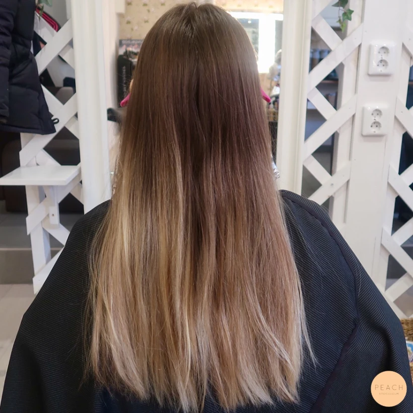Beige blonde highlights