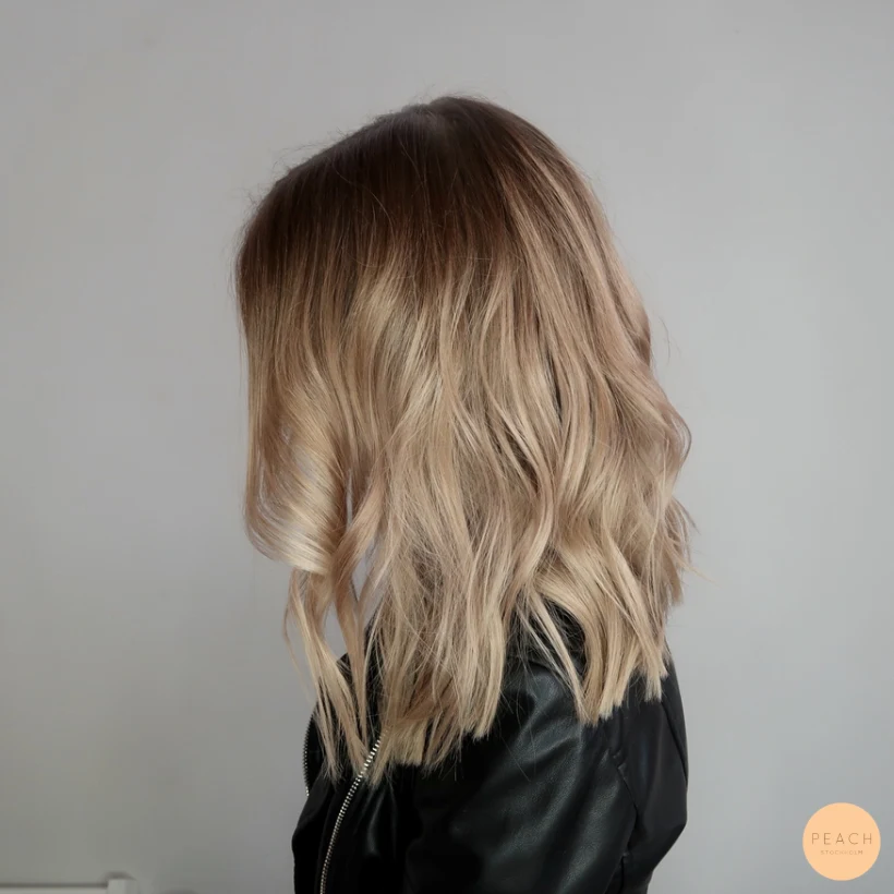 Blond hårfärg balayage