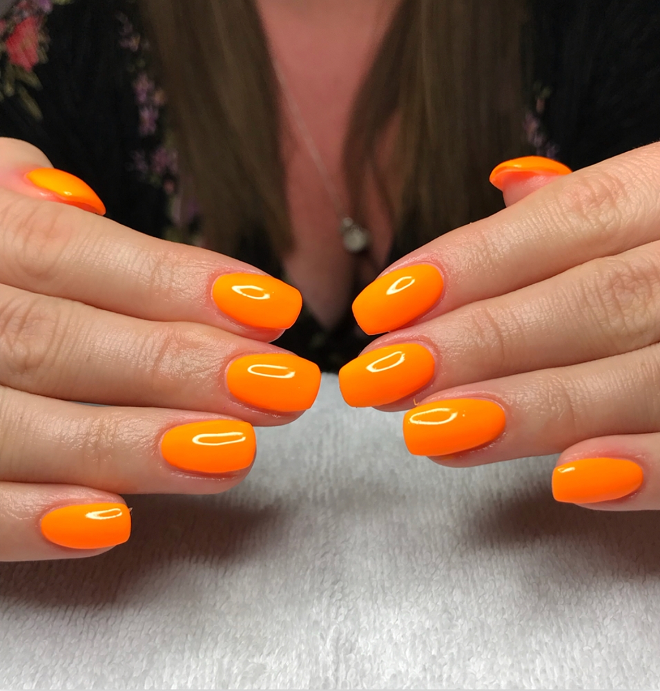 Neon orangea naglar