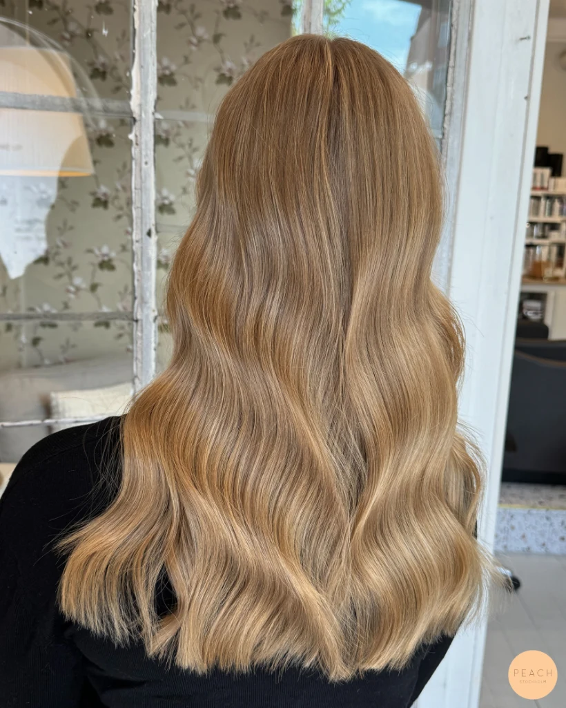 Guldblond hårfärg med fina babylights
