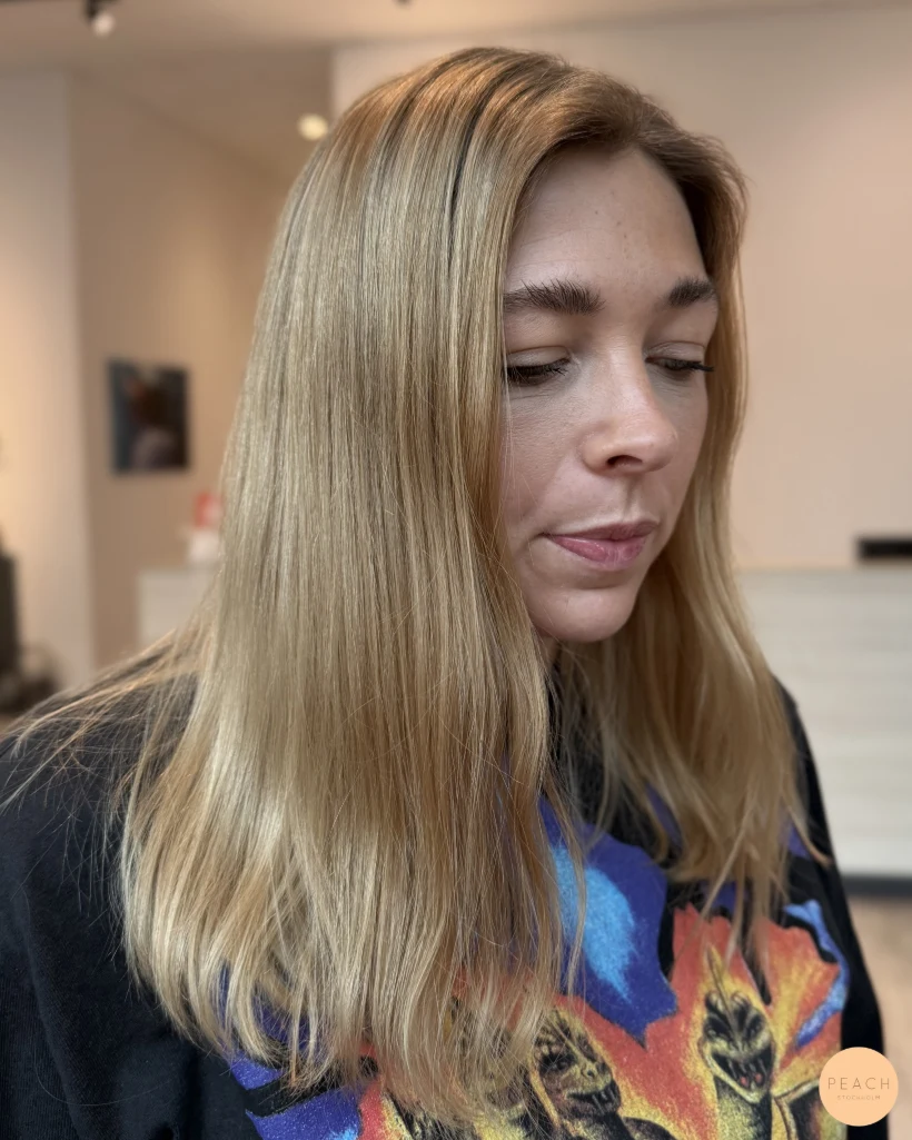 Strawberry peach hair Molly Sandén