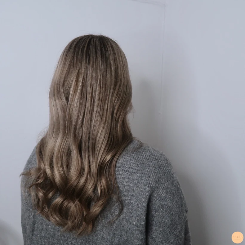 Kall brun hårfärg med slingor