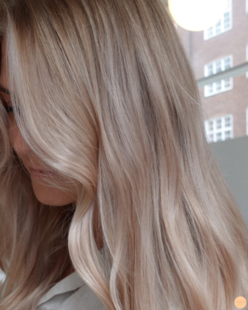 Klar blond hårfärg