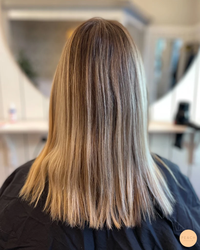 Highlights & kall beige hårfärg