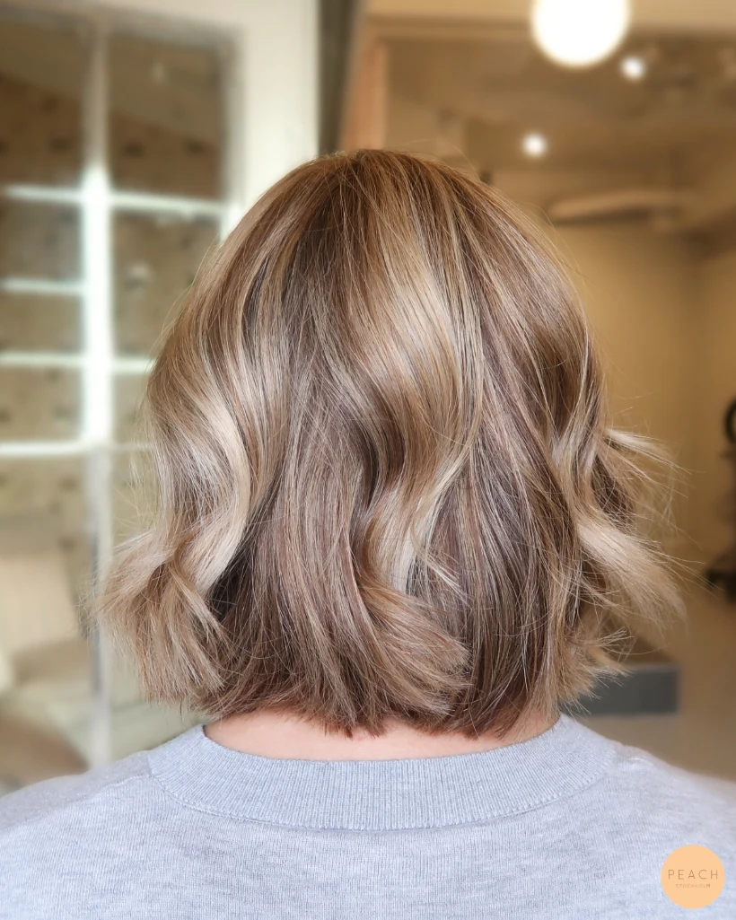 Kall beige hårfärg med beige toner