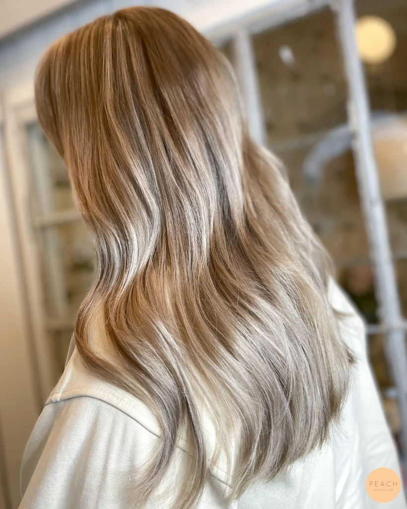 Sand beige hårfärg med bevarad naturlig botten