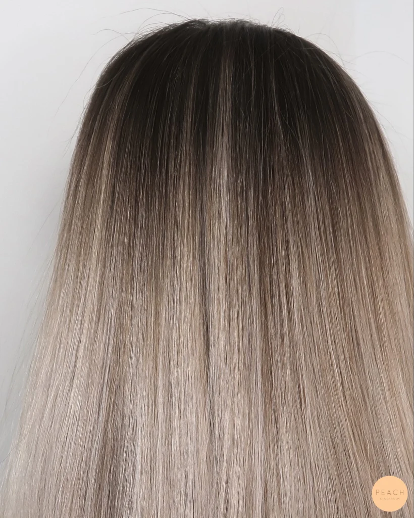 Beige blond balayage med sval nyansering