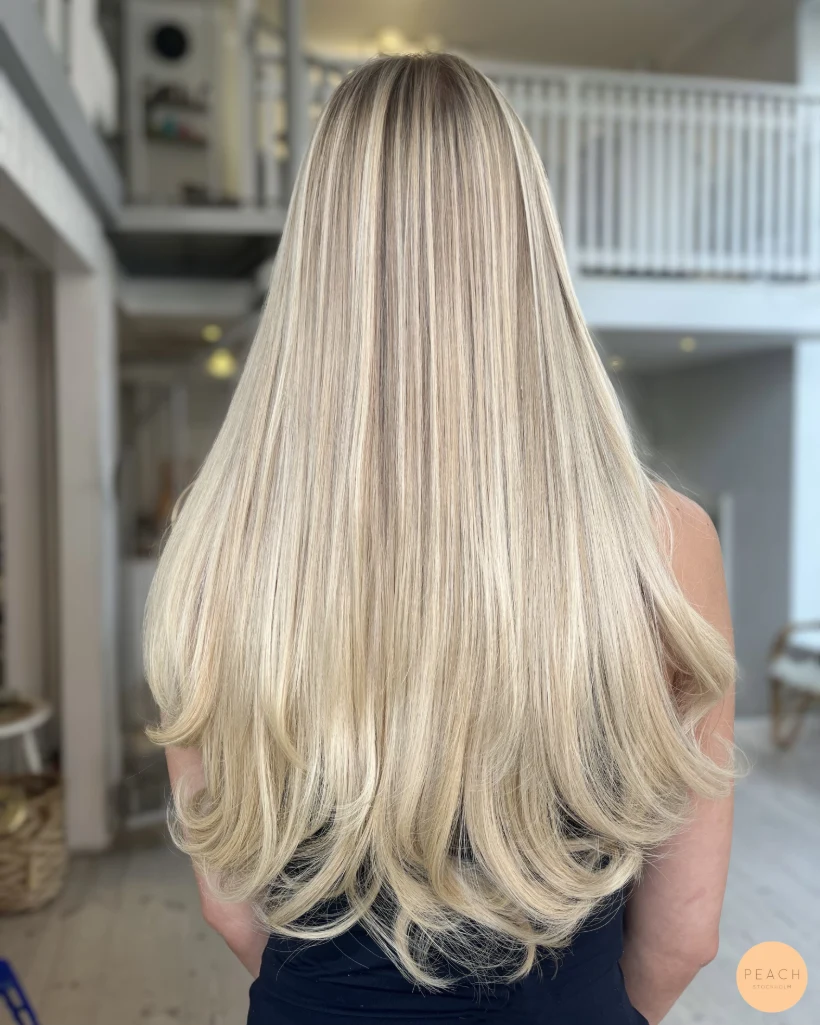 Sandy blonde hair med ljus face frame