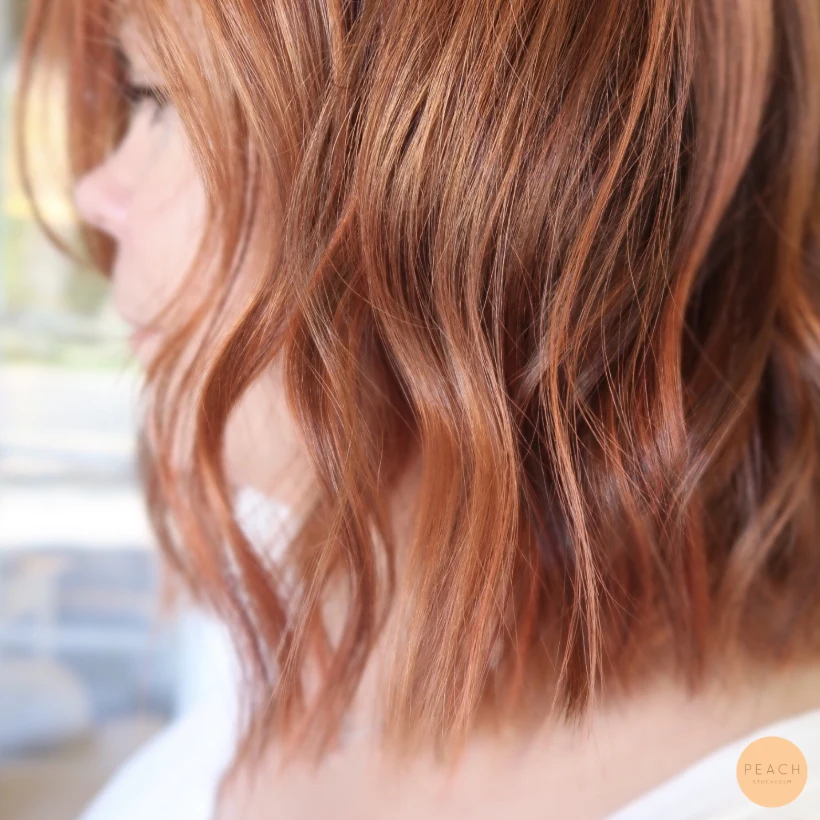 Strawberry blonde / copper peach hårfärg och lob klippning