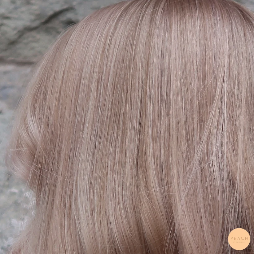Ljusblond med rosa nyans