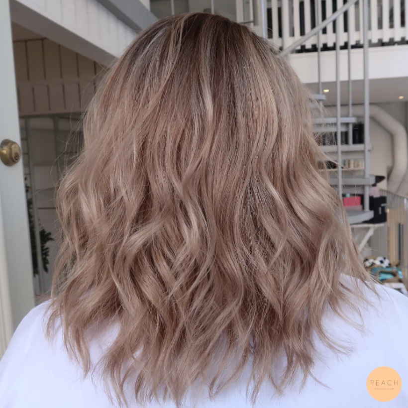 Beige blond lowlights