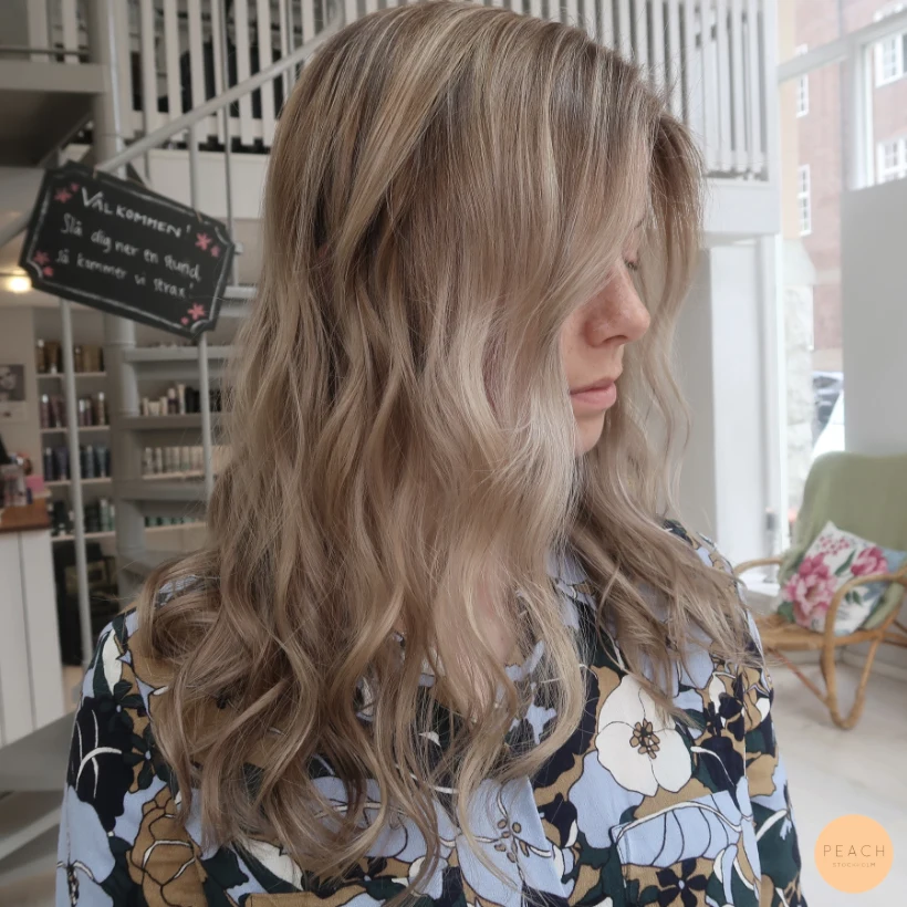 Blond balayage – salongsresultat av Jonathan Hultman, 22 maj 2020