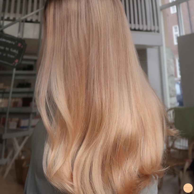 Strawberry blonde hårfärg